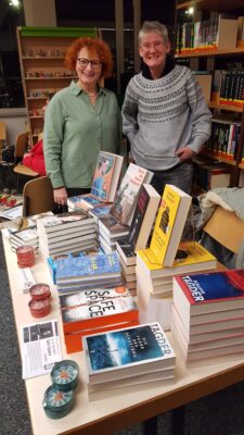Literarische Wein-Lese in der Bücherei Engelskirchen mit Mike Altwicker